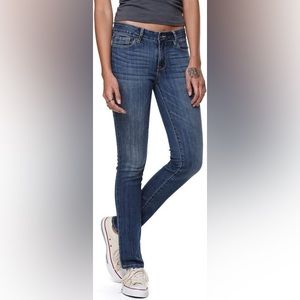 BULLHEAD JEANS~ LOW RISE SKINNY ~Medium Wash SZ. 3